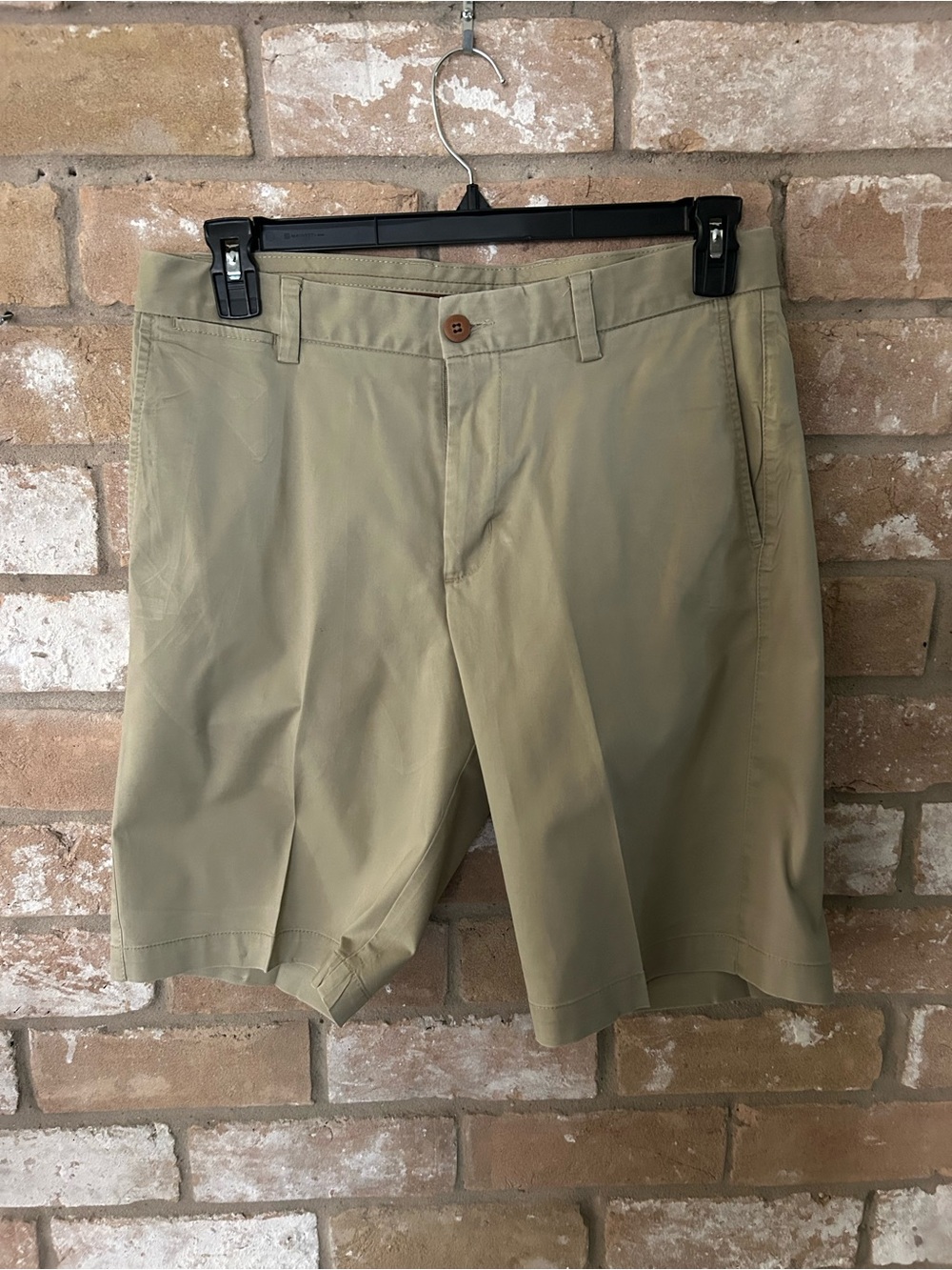 Tommy Bahama Men's Khaki Cotton Blend Shorts - Classic Casual Style. Size 33.